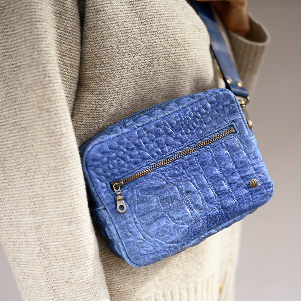 Whitney LE | Cobalt Croc