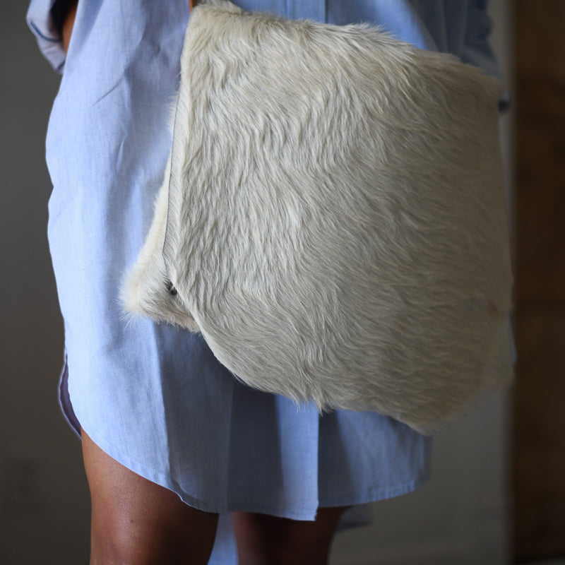 Messenger | Snow Hair Hide